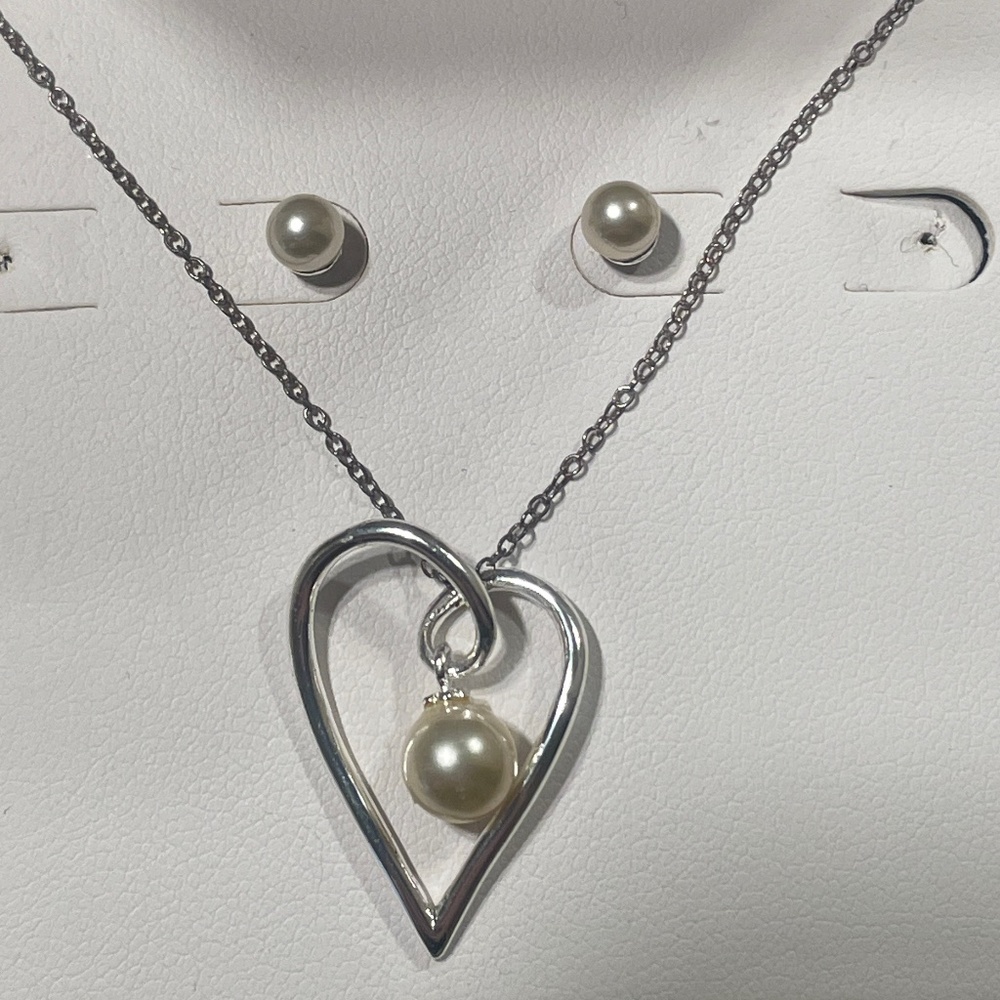 Sterling silver Pearl necklace and earring set